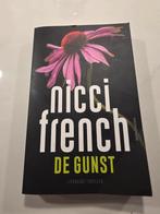 De Gunst - Nicci French - Literaire Thriller, Ophalen of Verzenden, Zo goed als nieuw, Nicci French, Nederland