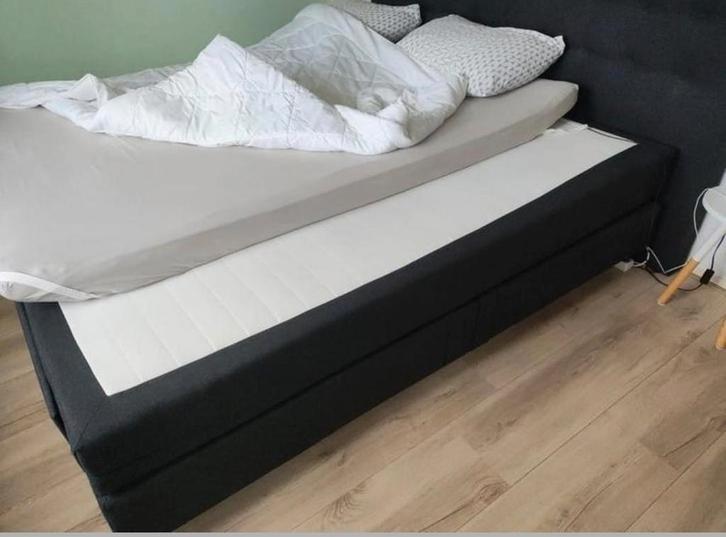 Elektrisch verstelbare boxspring 180x200, Huis en Inrichting, Slaapkamer | Bedden, Gebruikt, Tweepersoons, 180 cm, 200 cm, Stof