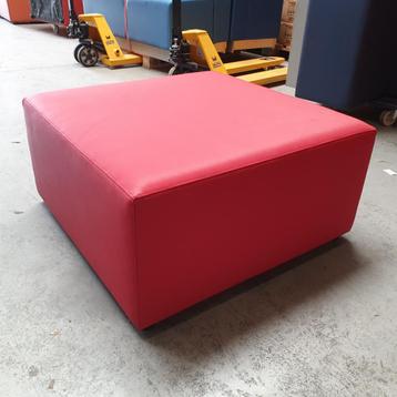 Poef / zitkubus - silverguard rode bekleding - 40x82x82 cm beschikbaar voor biedingen