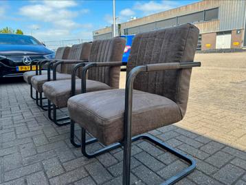 Haco industriële eetkamerstoelen beschikbaar voor biedingen