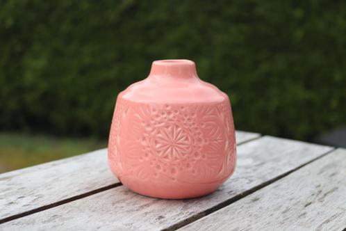 Koraal roze/zalm vaasje, Huis en Inrichting, Woonaccessoires | Vazen, Zo goed als nieuw, Overige kleuren, Minder dan 50 cm, Aardewerk of Porselein