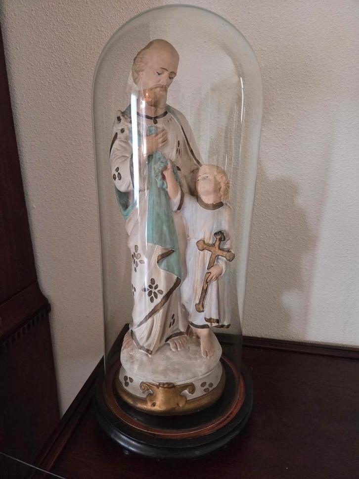 Oud beeld in glazen stolp, Antiek en Kunst, Antiek | Religie, Ophalen