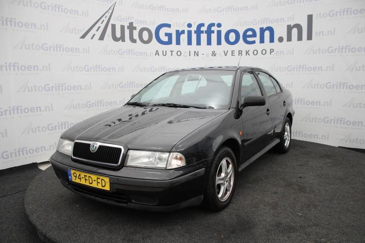 Skoda Octavia 1.6 SLXi nette 5-deurs met trekhaak (bj 2000), Auto's, Oldtimers, Bedrijf, Te koop, ABS, Airbags, Airconditioning