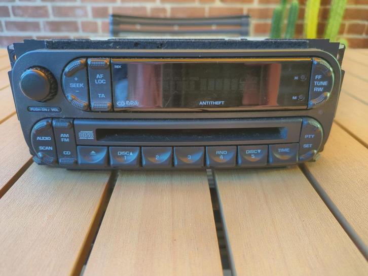 Radio AM/FM/CD - Viper, Cherokee, Sebring, etc.. P05091610AB, Auto diversen, Autoradio's, Zo goed als nieuw, Ophalen of Verzenden