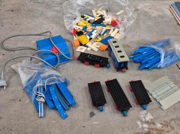 Lego trein rails spoor 1x locomotief 4 wagon onderstellen  beschikbaar voor biedingen