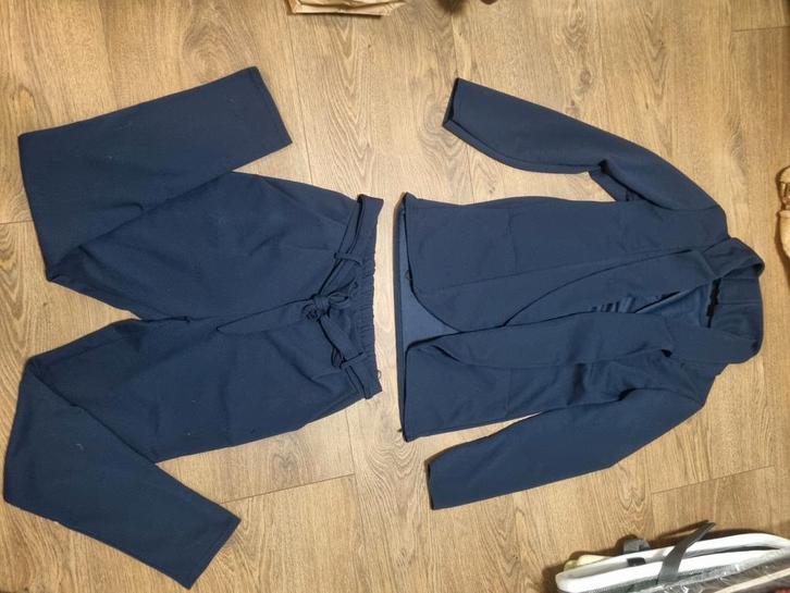 Donkerblauw jasje met broek, Kleding | Dames, Jasjes, Kostuums en Pakken, Zo goed als nieuw, Blauw, Ophalen