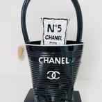 Kunstobject Norman Gekko-Crushed Chanel bag with N.5 perfume, Antiek en Kunst, Verzenden