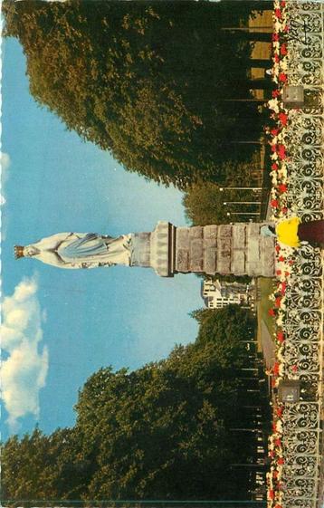 (381-369-029) Lourdes La Vierge Couronnee beschikbaar voor biedingen