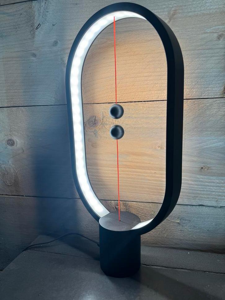 Heng Balance Lamp - Eyecatcher voor je interieur!, Huis en Inrichting, Lampen | Tafellampen, Zo goed als nieuw, Minder dan 50 cm