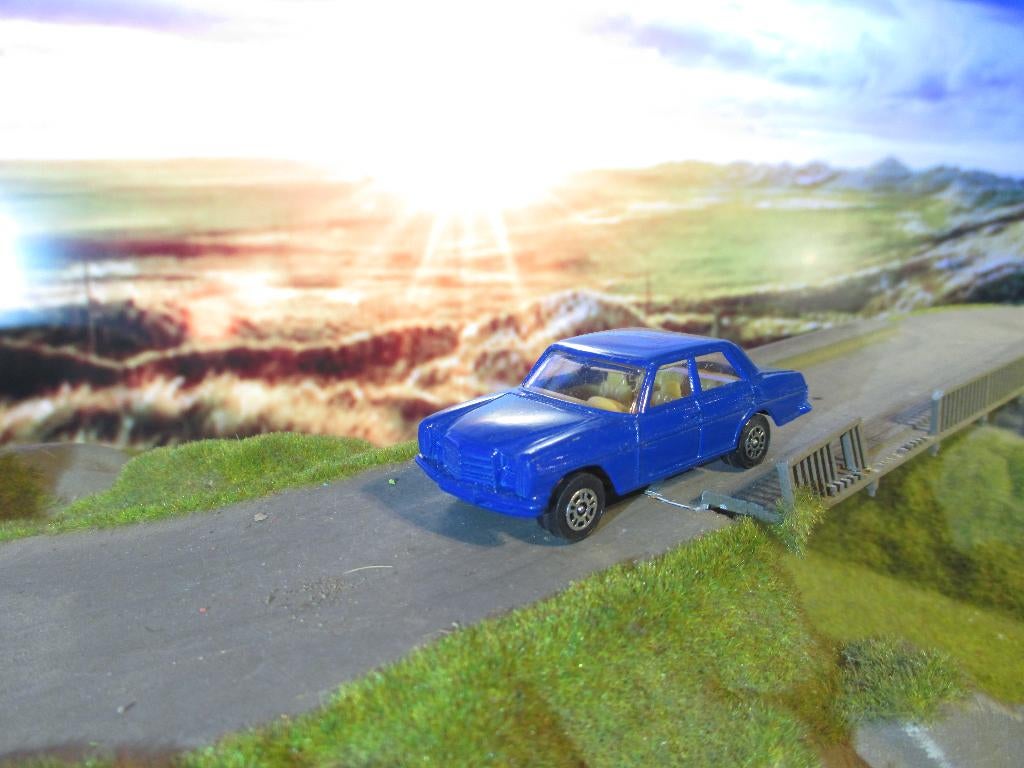 1:64 Mercedes Benz /8 W114 / W115 - Corgi Juniors blauw, Ophalen of Verzenden, Gebruikt, Auto