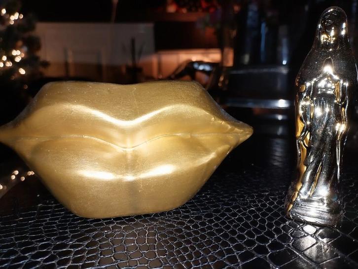 Maria beeld en gouden vaas, Tuin en Terras, Bloempotten, Gebruikt, Kunststof, Binnen, Balkon, Tuin, Minder dan 40 cm, Minder dan 25 cm