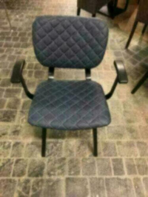 Stoelen 2 stuks 1 met en 1 zonder arm, Huis en Inrichting, Stoelen, Nieuw, Twee, Hout, Leer, Blauw, Ophalen