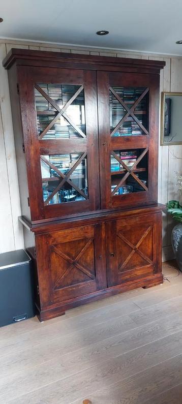 Buffetkast, dressoir, TV- meubel, salontafel en eettafel.  beschikbaar voor biedingen