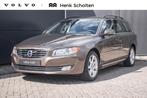 Volvo V70 D4 Nordic+ AUTOMAAT | Lederen bekleding | Standkac, Auto's, Diesel, 22 km/l, Onderhoudsboekje, Te koop