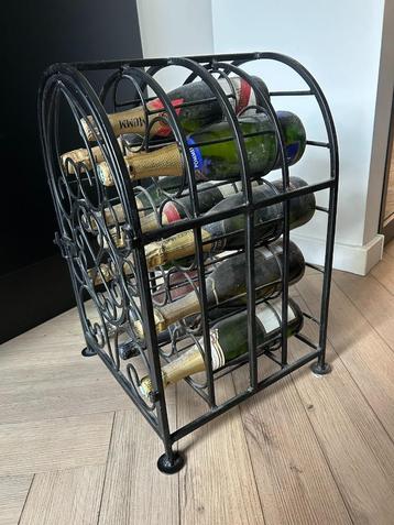 Smeedijzeren wijnrek voor 12 flessen – robuust & stijlvol 🍷 beschikbaar voor biedingen