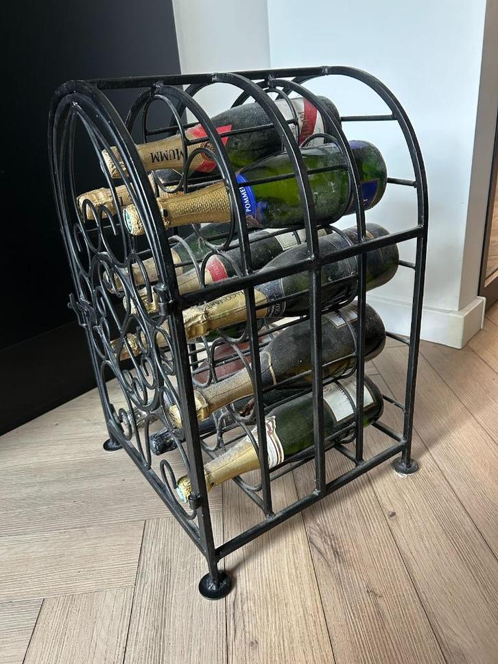 Smeedijzeren wijnrek voor 12 flessen – robuust & stijlvol 🍷, Huis en Inrichting, Woonaccessoires | Wijnrekken, Zo goed als nieuw
