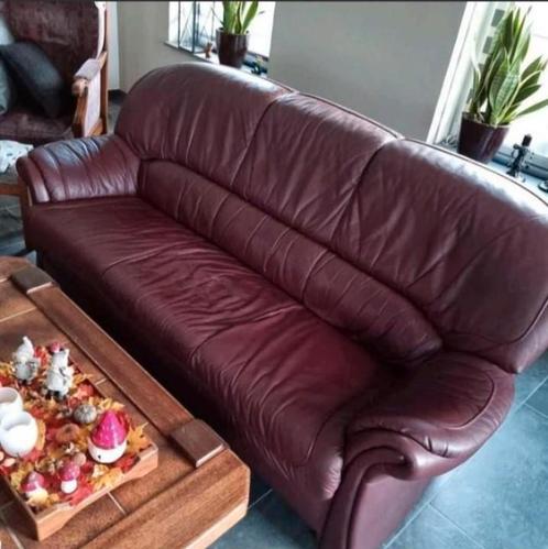 2 en 3 zits leder bank, kleur : bordeauxrood/aubergine., Huis en Inrichting, Banken | Bankstellen, Gebruikt, Rechte bank, 75 tot 100 cm