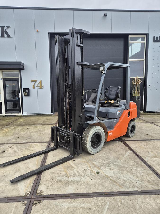 Toyota 02-8fd25 2.5t diesel triplo, Zakelijke goederen, Machines en Bouw | Heftrucks en Intern transport, Heftruck, Overige aandrijving
