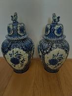 2 mooie Royal Sphinx Maastrichts Delfts Blauw vazen, Antiek en Kunst, Antiek | Vazen, Ophalen