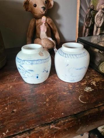 2 oude gemberpotjes. beschikbaar voor biedingen