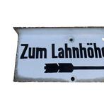 Emaille bord  Zum Lahnhöhenweg (Taunusklub), Verzamelen, Reclamebord, Gebruikt, Onbekend, Ophalen of Verzenden