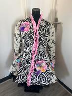 Nieuwe aparte zwart/beige/roze carnavalsjas maat M/L, Carnaval, Maat 42/44 (L), Nieuw, Ophalen of Verzenden