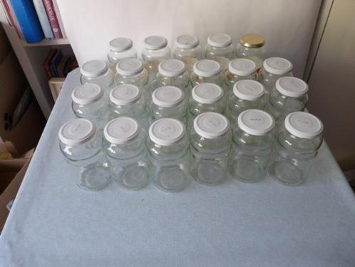 23 hoge glazen pot met wit deksel ,  600 ml, inmaak jam etc, Huis en Inrichting, Keuken | Potten en Pannen, Zo goed als nieuw
