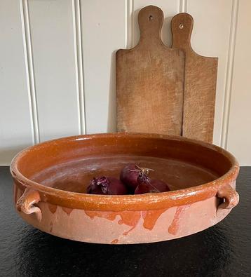 Brocante oude aardewerk schaal beschikbaar voor biedingen