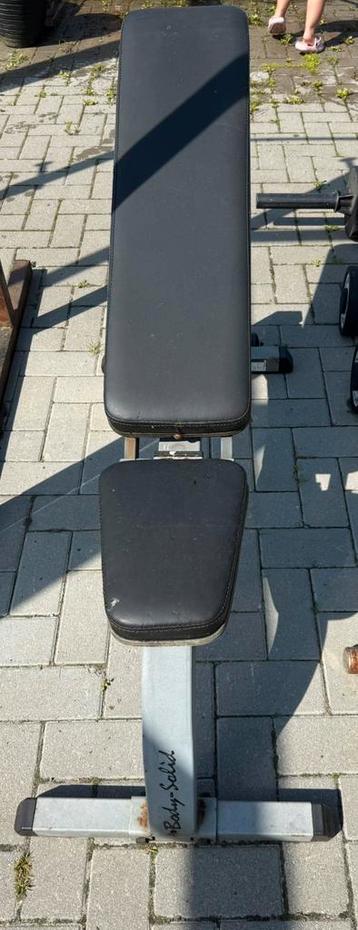 Stevig fitnessbankje beschikbaar voor biedingen