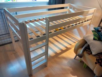 Halfhoogslaper wit hout beschikbaar voor biedingen