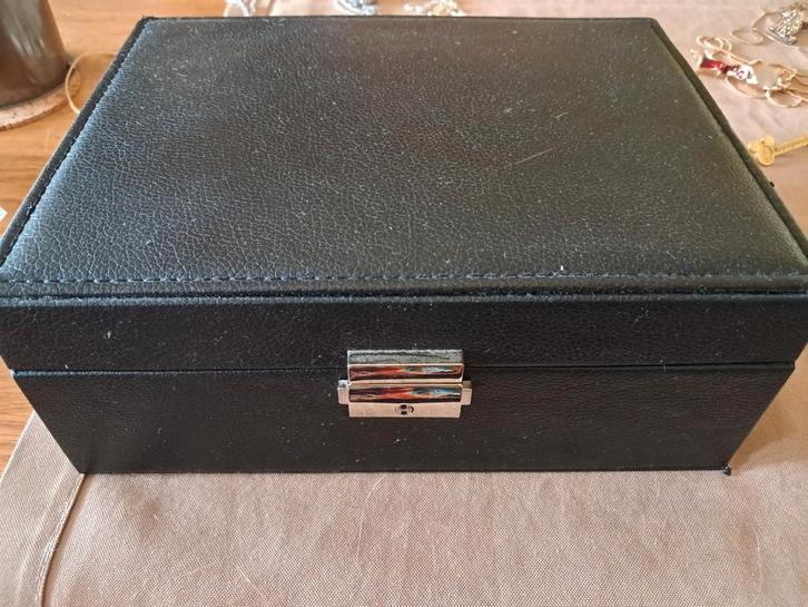 Zwarte Sieradendoos - Opruiming i.v.m. Verhuizing, Sieraden, Tassen en Uiterlijk, Beautycases, Zo goed als nieuw, Softcase, Zwart