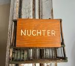 LEUK OUD HOUTEN BORDJE “ NUCHTER”