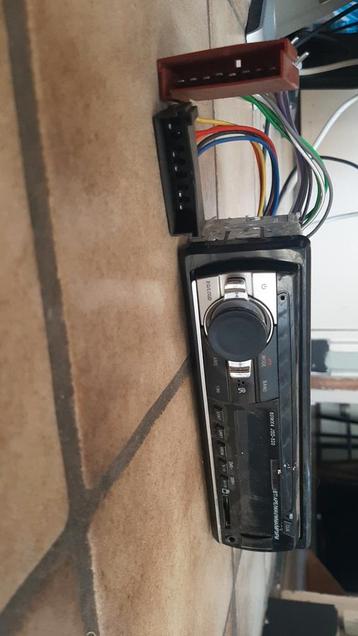 2 auto radio's beschikbaar voor biedingen