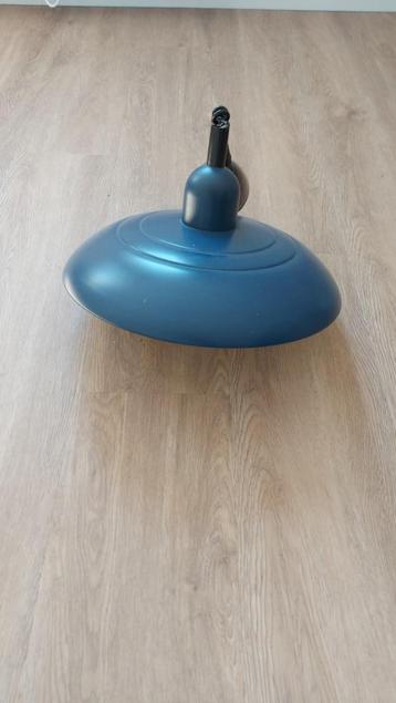 Blauwe hanglamp met trekveer voor hoogte te bepalen beschikbaar voor biedingen
