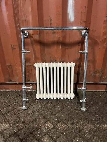 Authentieke badkamer radiator  beschikbaar voor biedingen
