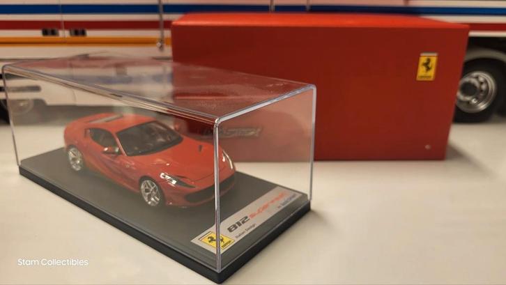 Looksmart Ferrari 812 Superfast Rosso Scuderia, Hobby en Vrije tijd, Modelauto's | 1:43, Zo goed als nieuw, Auto, Overige merken