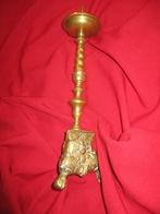 Een zware kandelaar van koperg uit kerk hoog 41 cm ., Antiek en Kunst, Antiek | Kandelaars, Ophalen of Verzenden, Koper of Brons