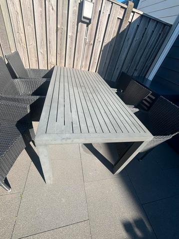 Tuintafel met 6 stoelen beschikbaar voor biedingen