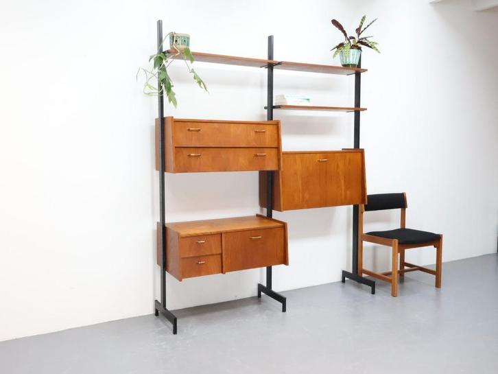 Vintage wandmeubel | Modulair | Teak | Zwart metaal, Huis en Inrichting, Kasten | Wandmeubels, Gebruikt, 150 tot 200 cm, 150 tot 200 cm