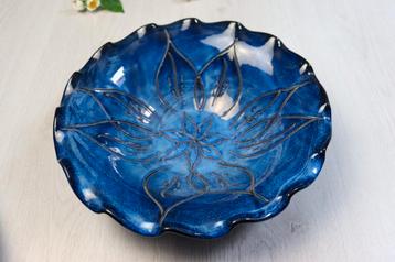 Mooie blauwe keramieke schaal voor op tafel  beschikbaar voor biedingen