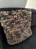Kussen met grove lussen van zacht materiaal. 60x60 cm, Ophalen of Verzenden, Zo goed als nieuw, Vierkant