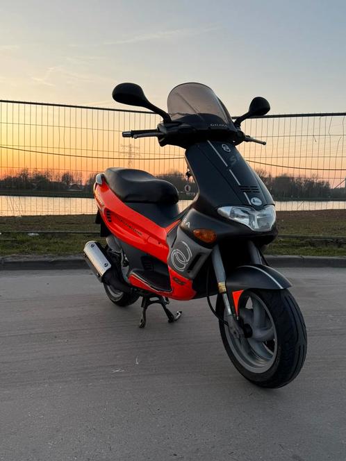 Gilera Runner Fluo Rosso 125cc (172cc) DD M07 A1 kenteken, Fietsen en Brommers, Scooters | Piaggio, Gebruikt, Overige modellen