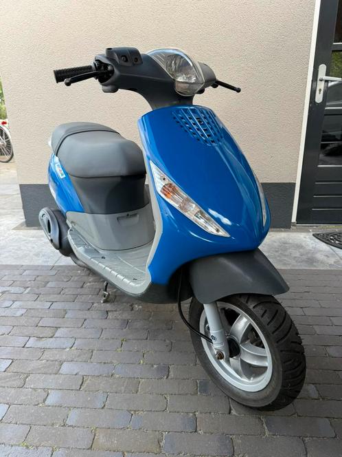 ⭐️Piaggio Zip 2T 50cc • 5.446 km • Topstaat & origineel!⭐️, Fietsen en Brommers, Scooters | Piaggio, Zo goed als nieuw, Zip, Ophalen