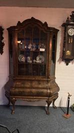 Porseleinkast, Ophalen