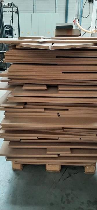 MDF plaatmateriaal. beschikbaar voor biedingen