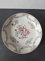 Chinees porseleinen bord famille rose, 18e eeuw, Ophalen of Verzenden