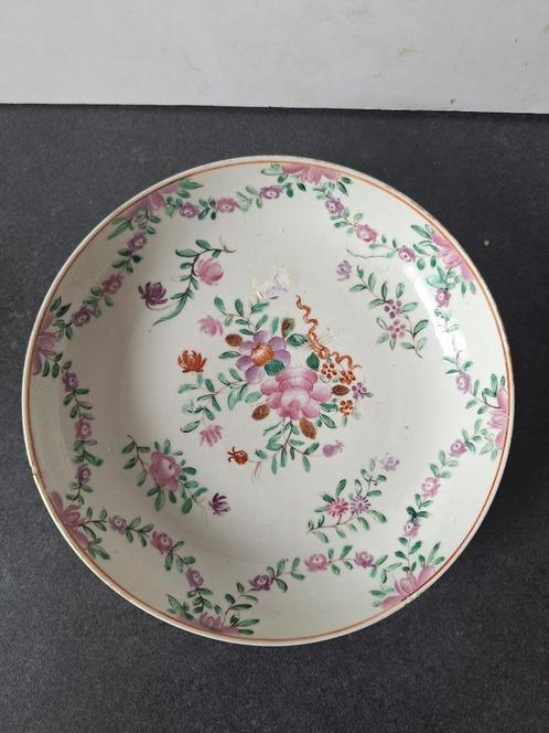 Chinees porseleinen bord famille rose, 18e eeuw, Antiek en Kunst, Antiek | Porselein, Ophalen of Verzenden
