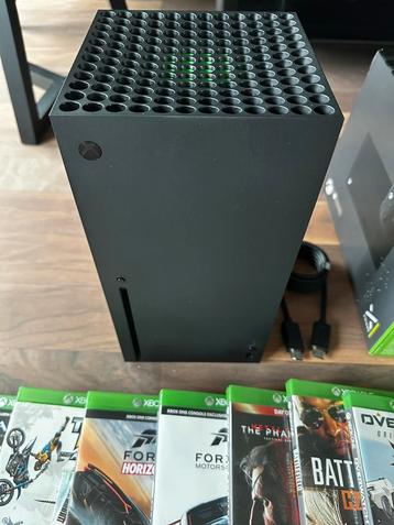 Xbox Series X + 2 controllers + 16 games beschikbaar voor biedingen