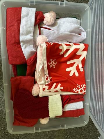 2 Boxes of Christmas Decorations and Lights (Boxes excluded) beschikbaar voor biedingen