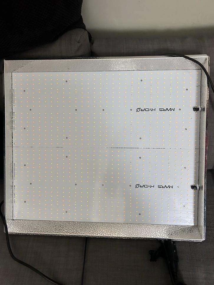 Mars Hydro TS2000 Kweeklamp, Tuin en Terras, Kweekspullen, Gebruikt, Kweeklamp, Ophalen of Verzenden